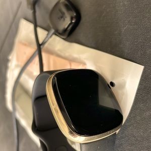 Mint condition Fitbit Versa 1